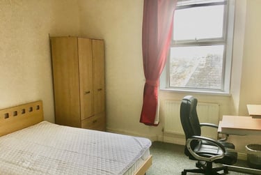 4 bed flat, Clifton Place, Greenbank, Plymouth, PL48HX - Image 3